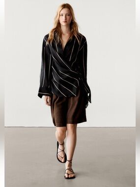 MASSIMO DUTTI LINEN BERMUDA SHORTS WITH DOUBLE DART DETAIL